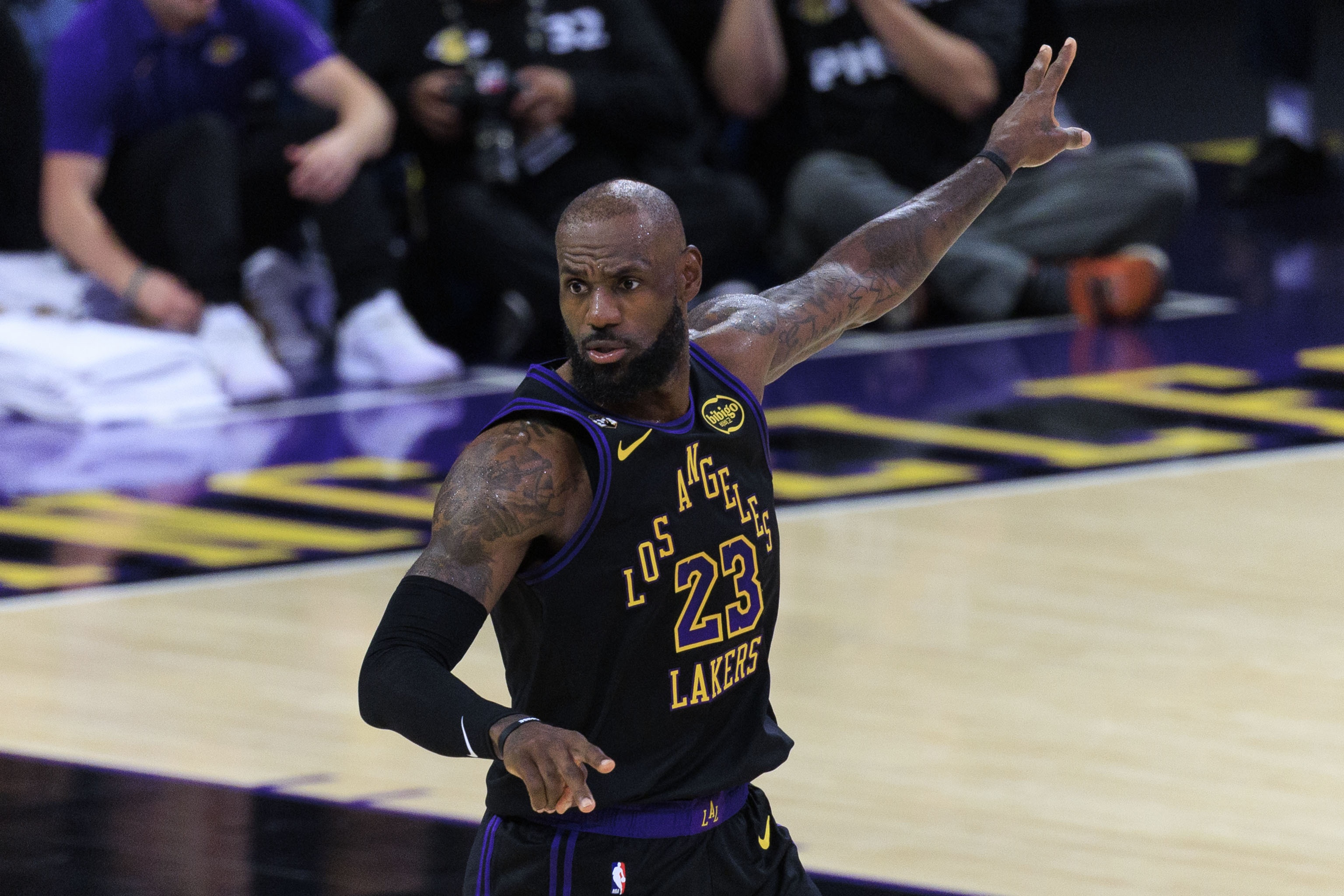 湖人收官戰(zhàn)前更新傷病報(bào)告 詹姆斯左腳管理狀態(tài)獲準(zhǔn)出戰(zhàn)爵士