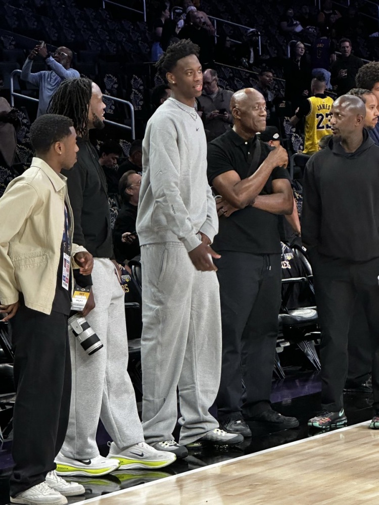 狀元熱門迪班薩現(xiàn)身火湖G2 考察NBA季后賽強度