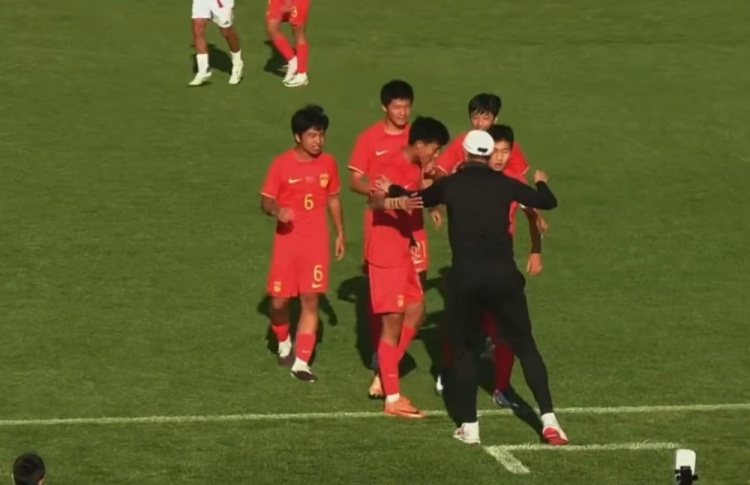 U15國足2-0意大利：周海濱9分鐘閃擊變陣，沙明造烏龍+單刀