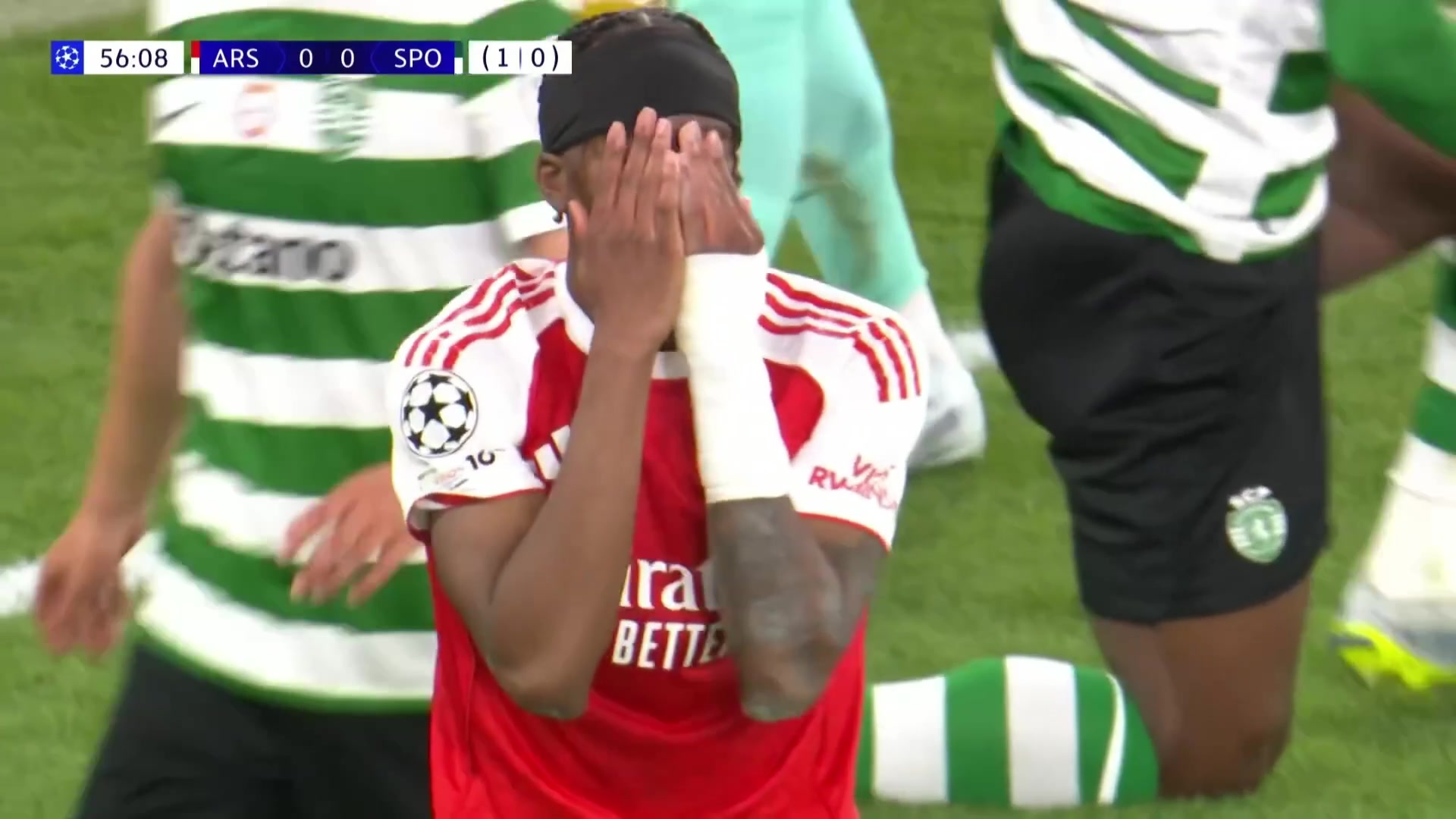 馬杜埃凱內(nèi)切殺入禁區(qū)爆射擊中邊網(wǎng)！場邊阿爾特塔抱頭遺憾！