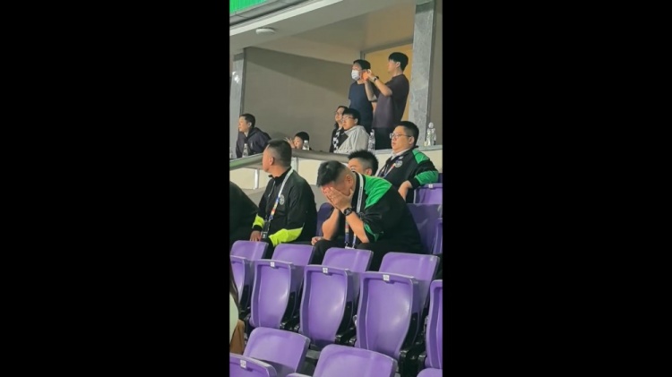 王鈺棟凌空斬終結(jié)五輪不勝，浙江副總看臺(tái)淚崩