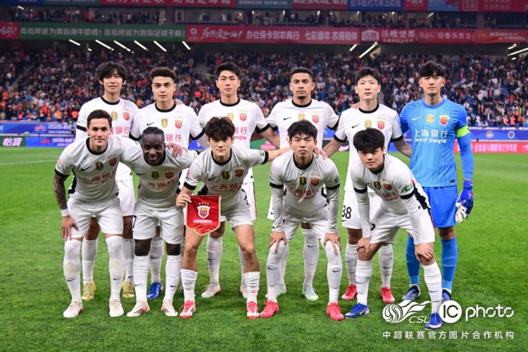 青島海牛3-1上海海港：吾米提江染紅致十人作戰(zhàn)，劉祝潤(rùn)中柱難挽敗局
