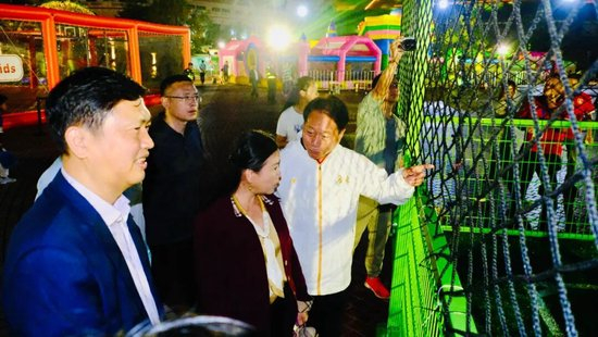 周穗安詳解微型智能足球場四維科技 孩子們從下午玩到晚上9點不愿走