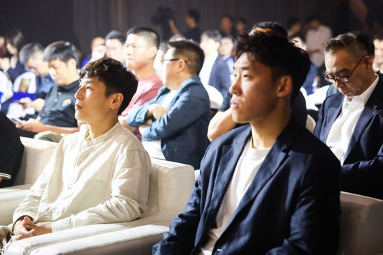 2025上海明日之星冠軍杯抽簽：上海隊揭幕戰(zhàn)迎曼城U16，武磊現(xiàn)身羨慕后輩