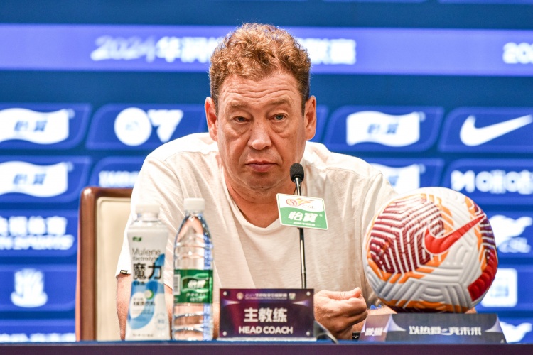 斯盧茨基：殘陣申花人員緊缺，百場里程碑拒評分