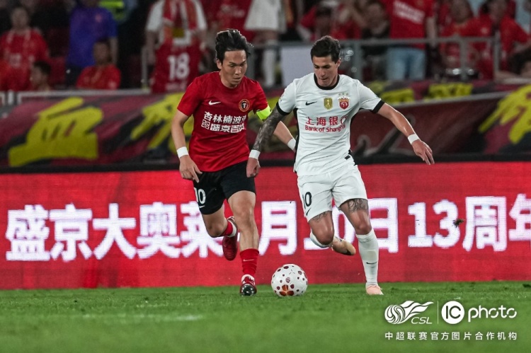 姆本扎+熱菲尼奧三分鐘兩球逆轉(zhuǎn)，海港客場2-3遭鐵人楠波灣絕殺