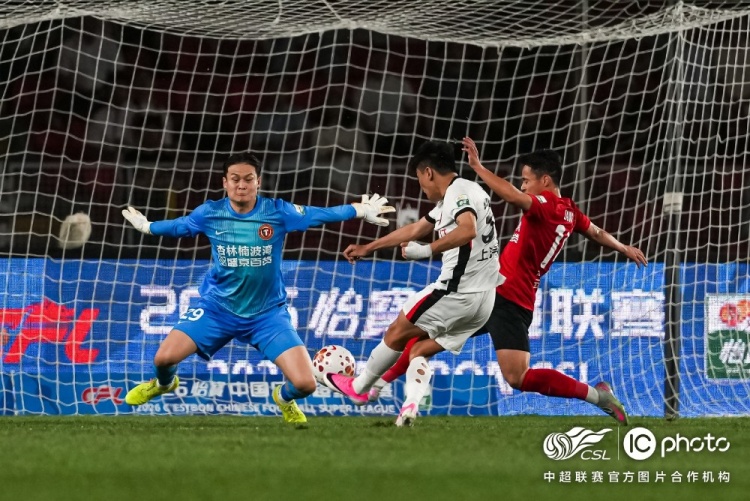 姆本扎+熱菲尼奧三分鐘兩球逆轉(zhuǎn)，海港客場2-3遭鐵人楠波灣絕殺